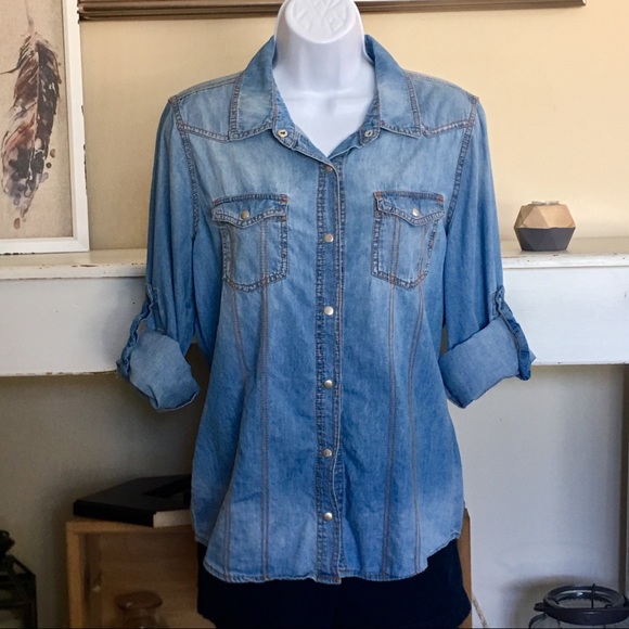 Francesca's Collections Tops - 3/$25 BIRD CAGE Chambray Long Sleeve Button Up Top